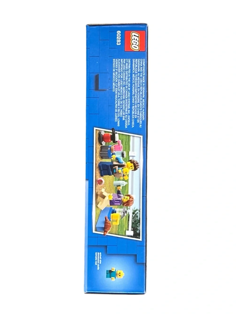Lego City Holiday Camper Van Set (#60283) - Picture 3 of 6